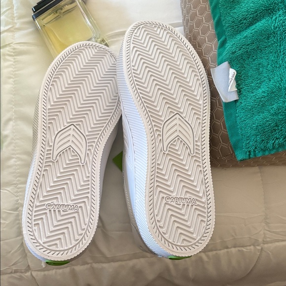 Cariuma The Salvas White and Gray Sneakers - Picture 3 of 7